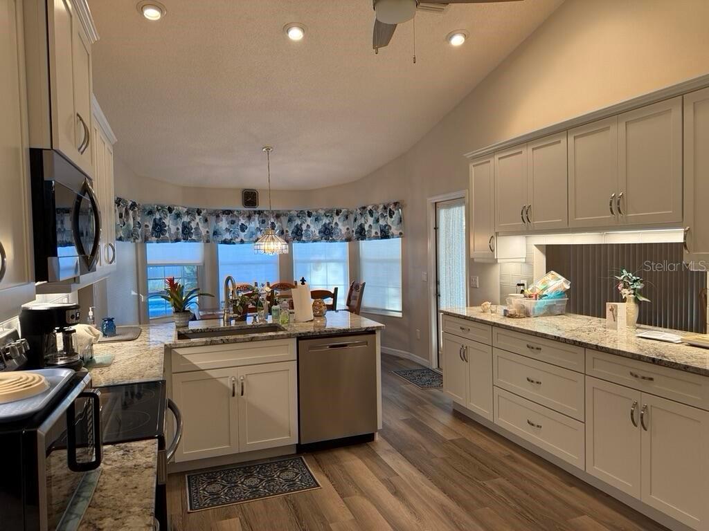 2 BICKSHIRE LN