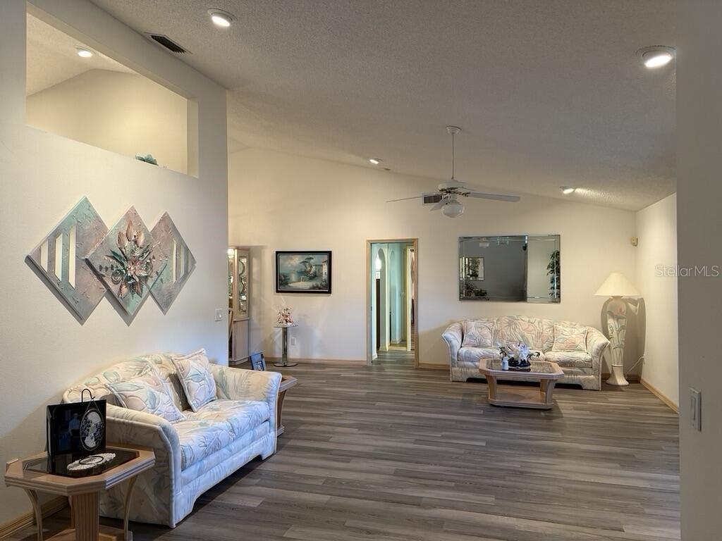 2 BICKSHIRE LN