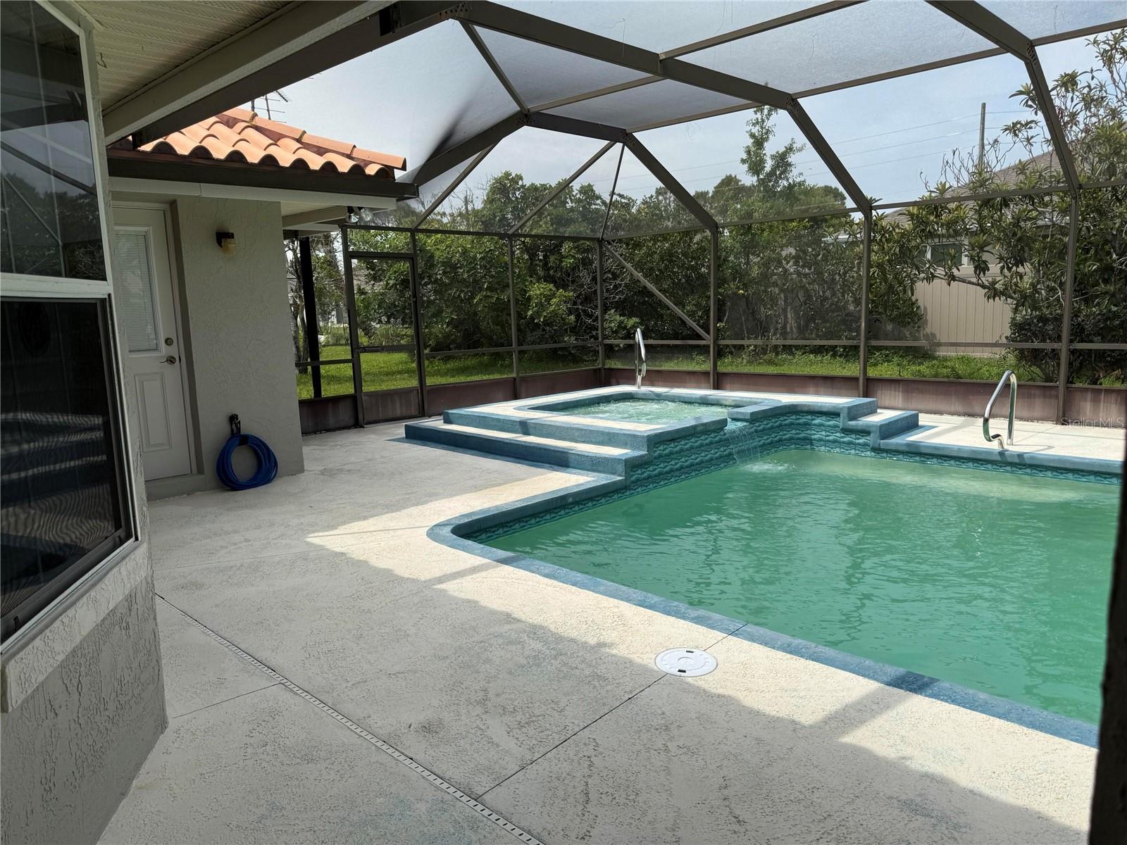 2 BICKSHIRE LN