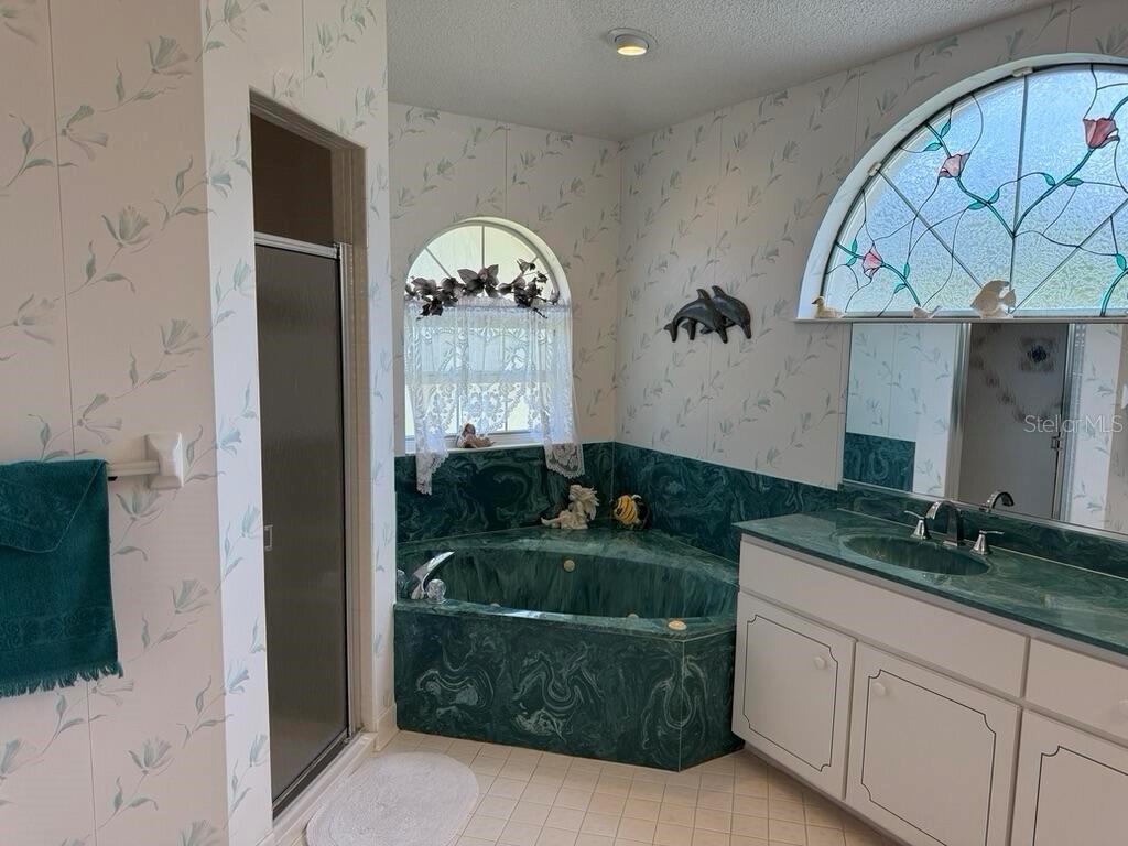 2 BICKSHIRE LN