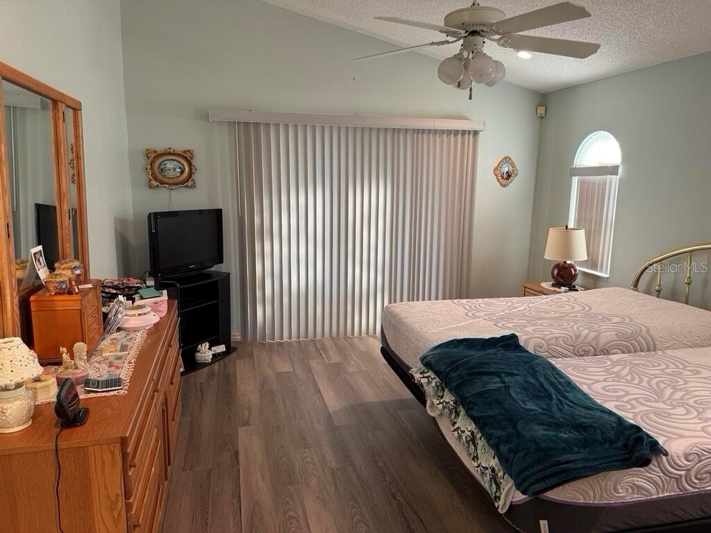 2 BICKSHIRE LN