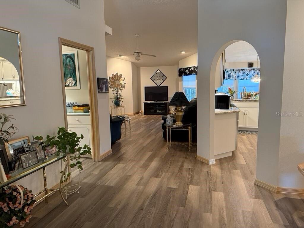2 BICKSHIRE LN