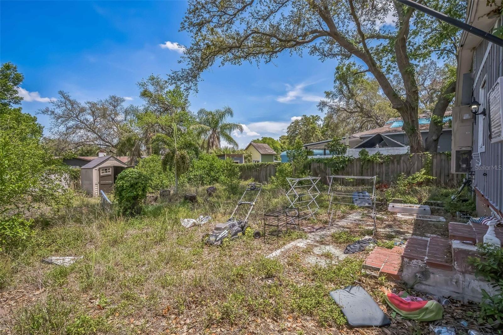 9307 N OAKLEAF AVE