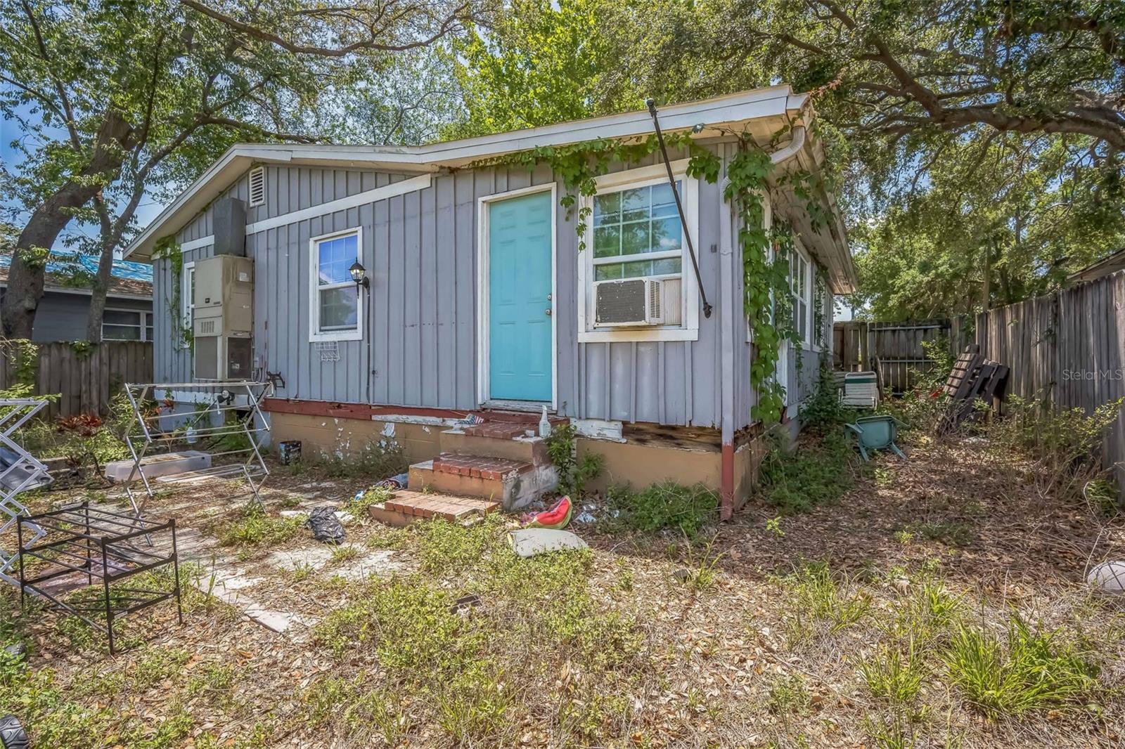 9307 N OAKLEAF AVE