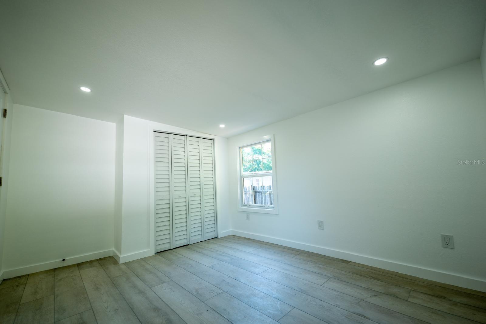 5907 SUSSEX CT