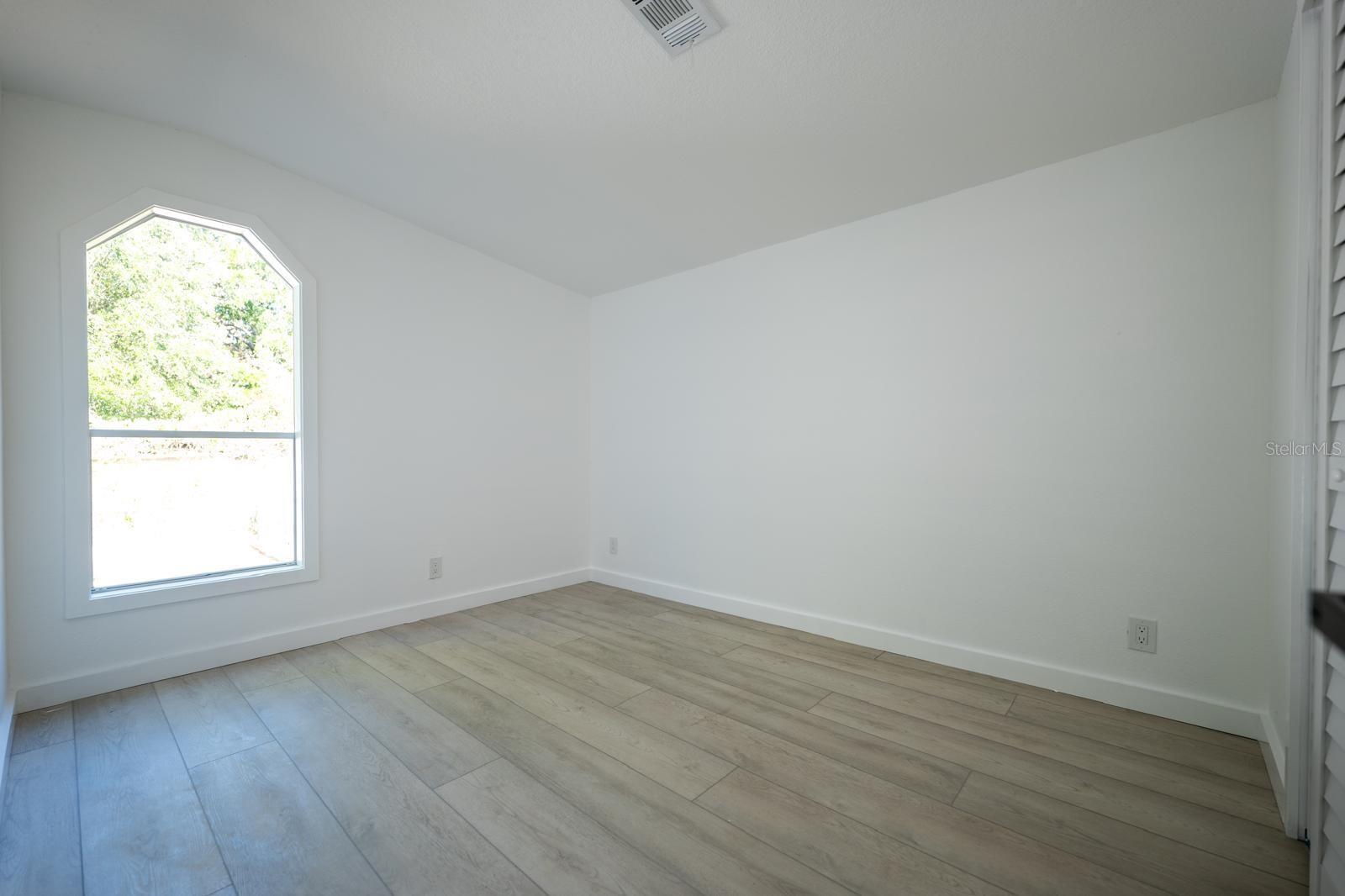 5907 SUSSEX CT