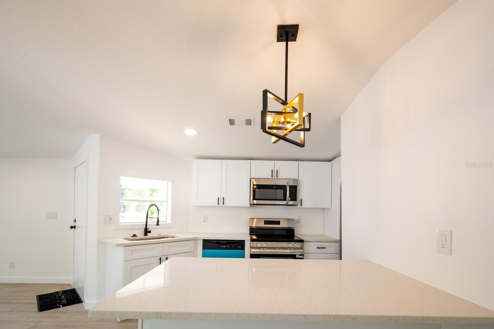 5907 SUSSEX CT