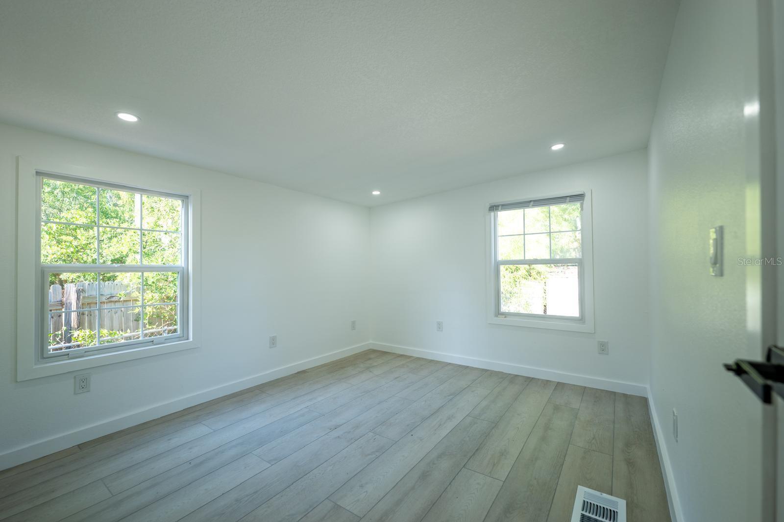 5907 SUSSEX CT