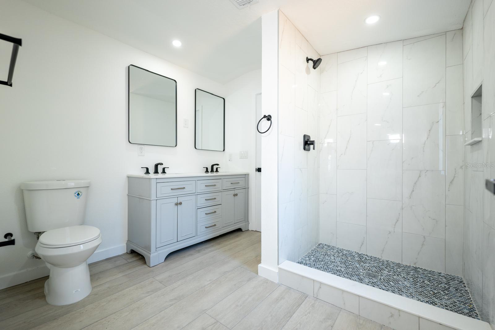 5907 SUSSEX CT