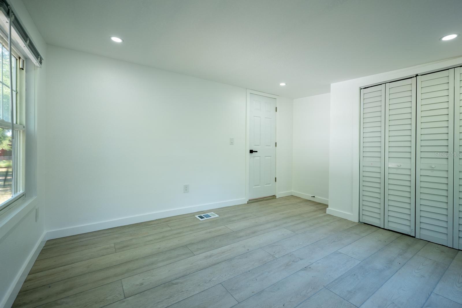 5907 SUSSEX CT