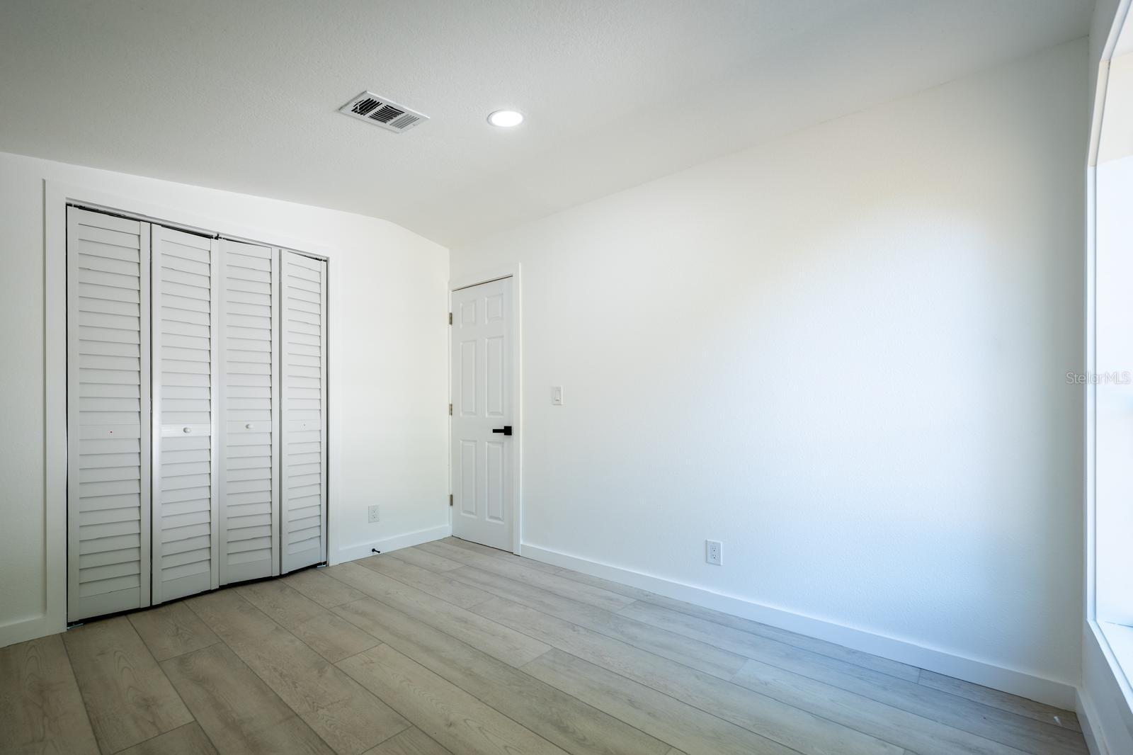 5907 SUSSEX CT