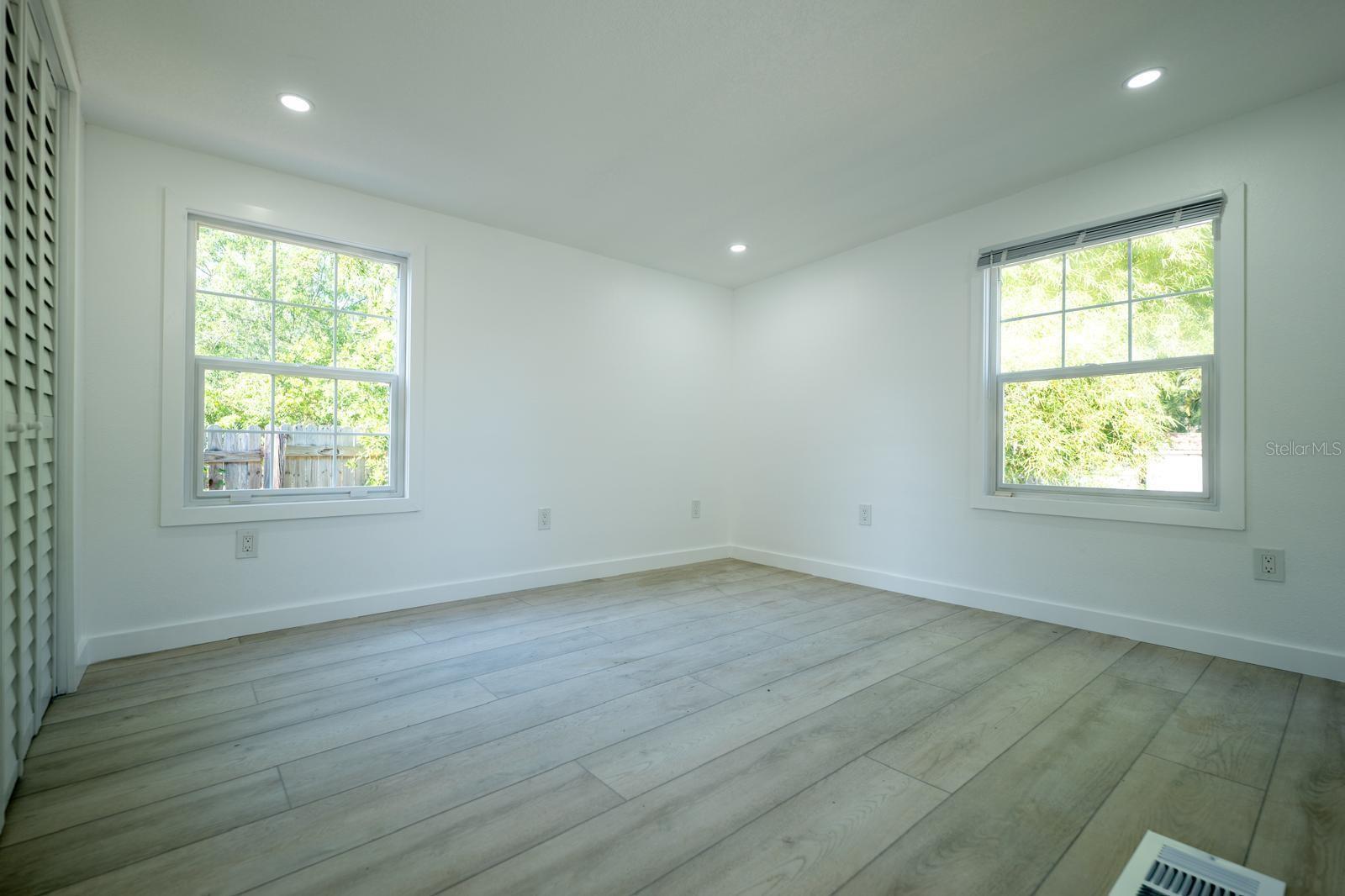 5907 SUSSEX CT