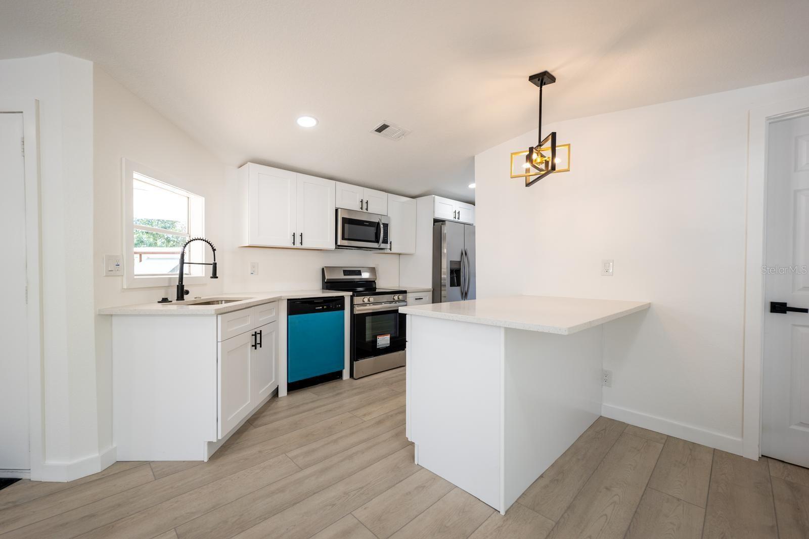 5907 SUSSEX CT