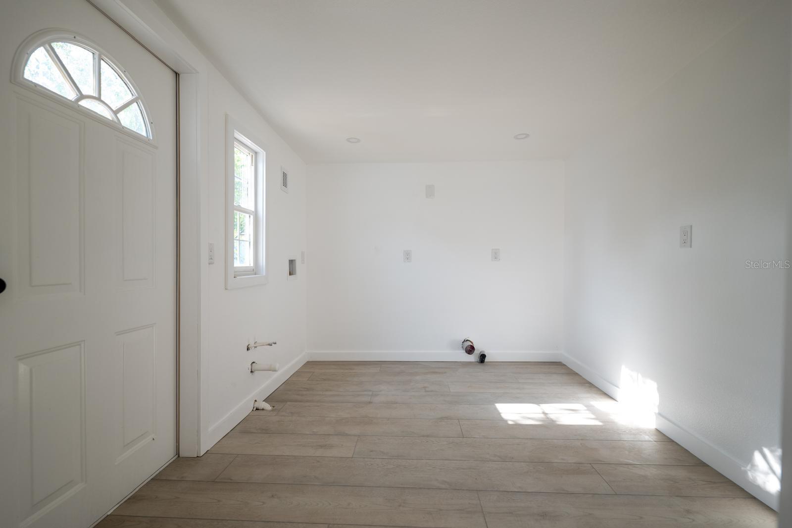 5907 SUSSEX CT
