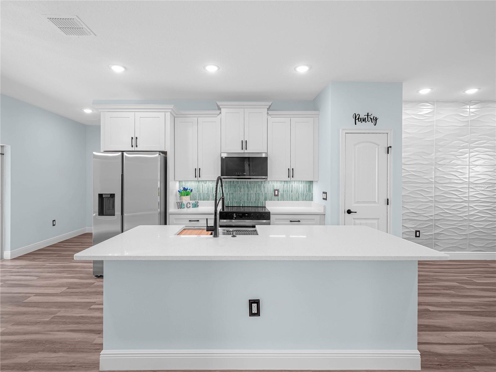 527 RIO GRANDE DR