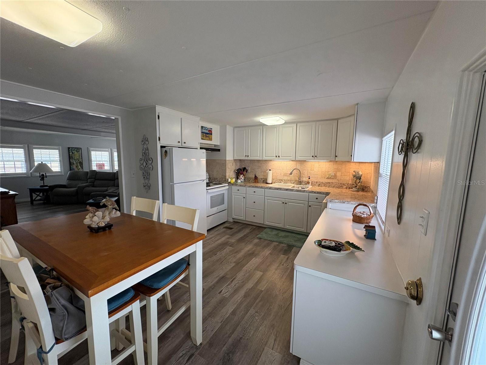 408 49TH A AVE E