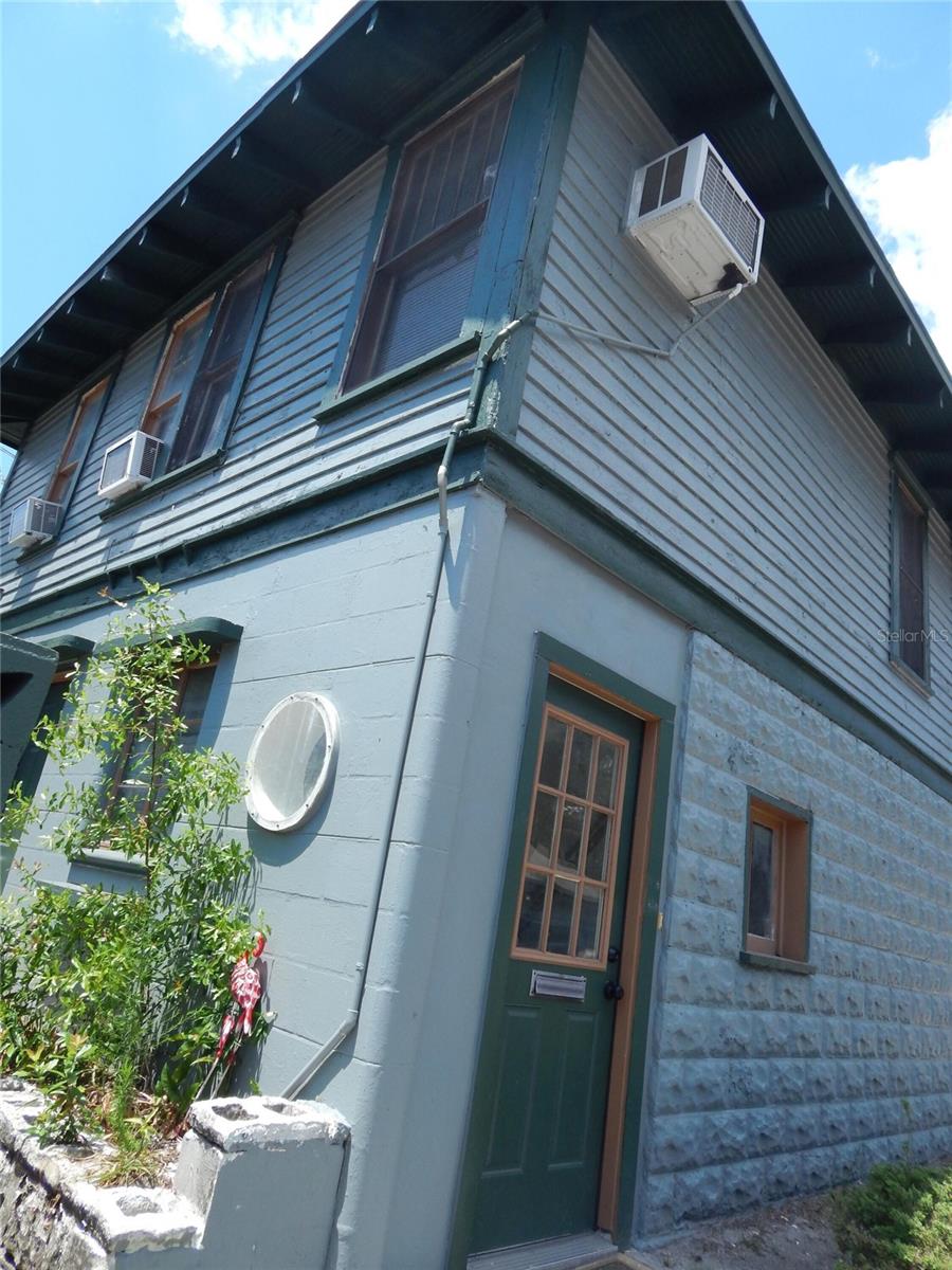 1040 9TH AVE N