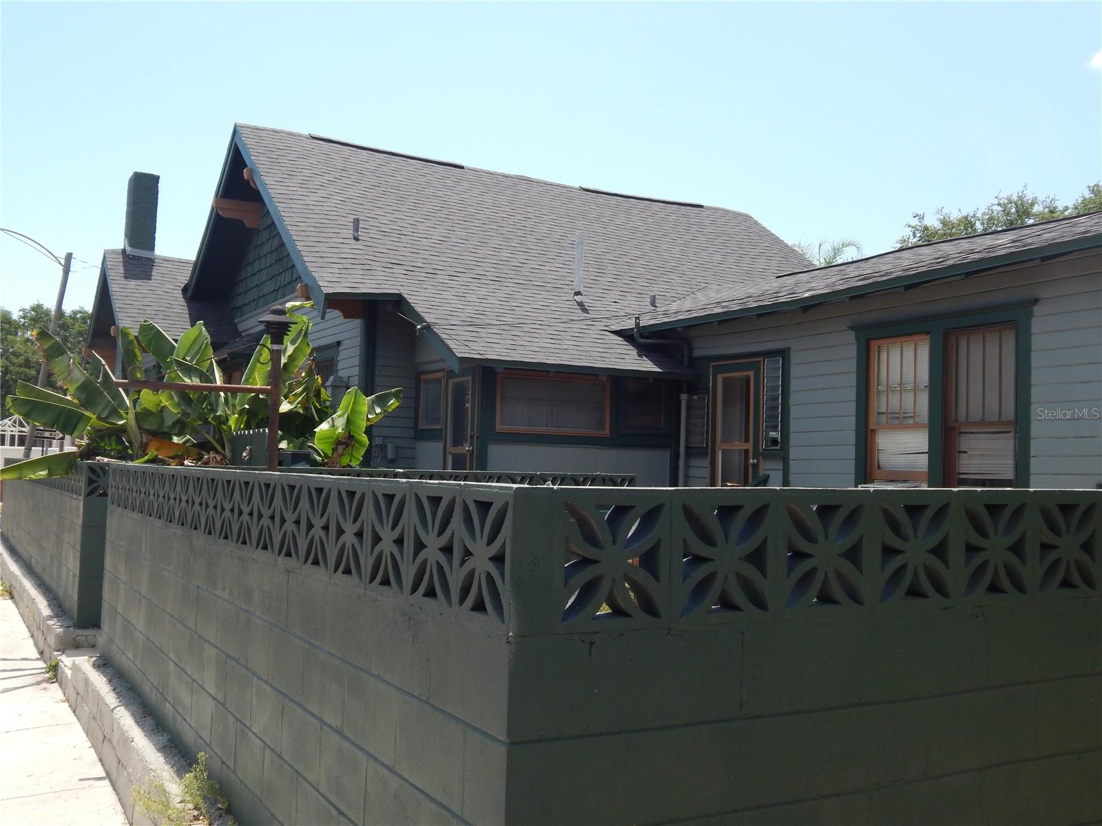 1040 9TH AVE N