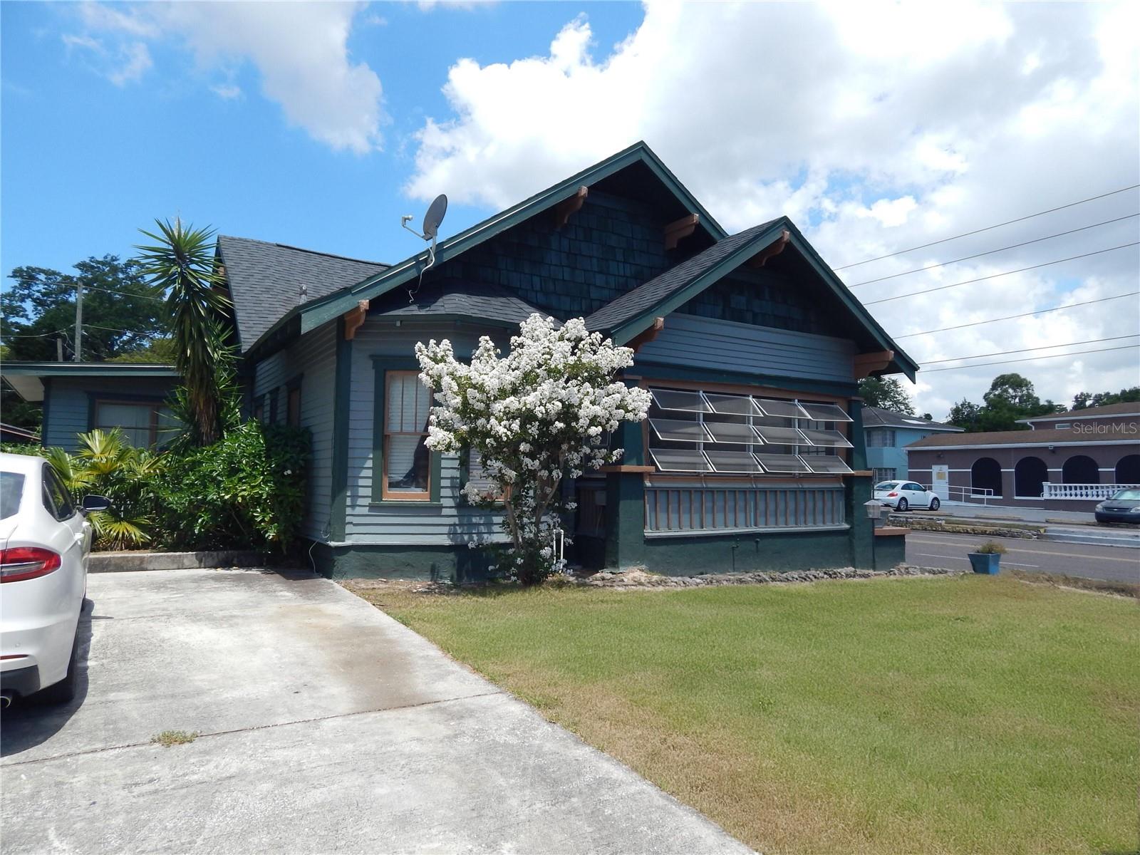 1040 9TH AVE N
