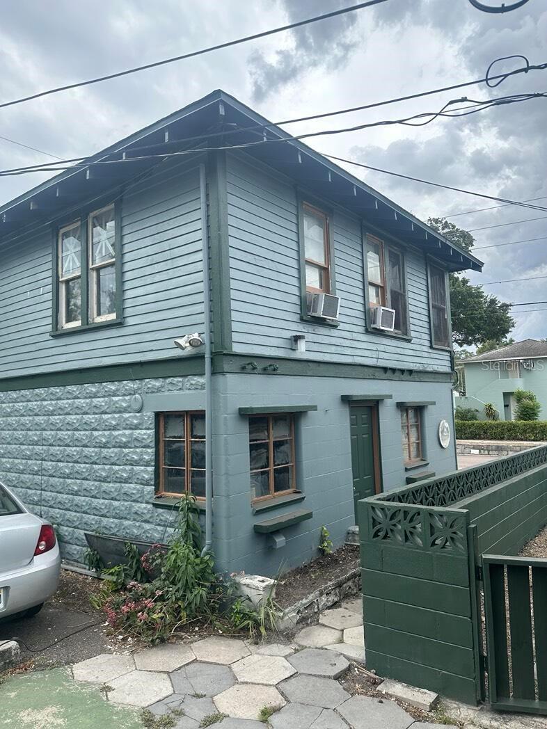 1040 9TH AVE N