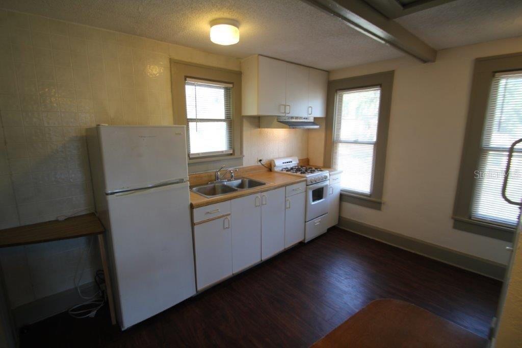 1040 9TH AVE N