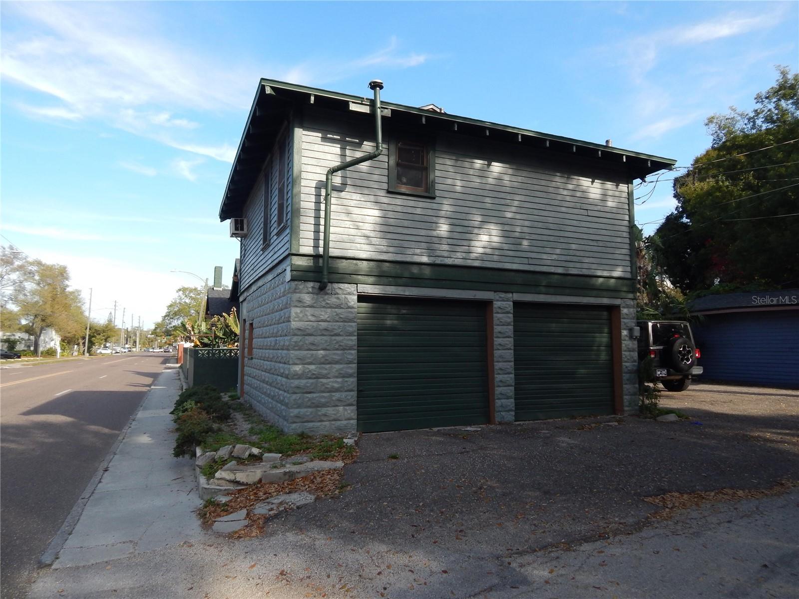 1040 9TH AVE N