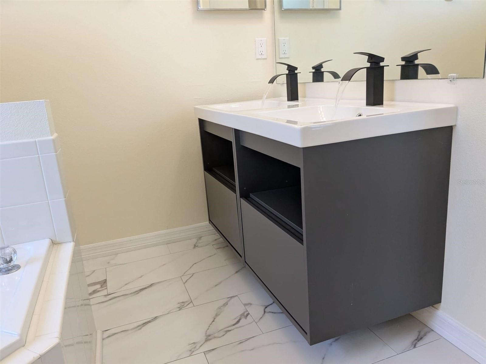 1027 SHEELER HILLS DR