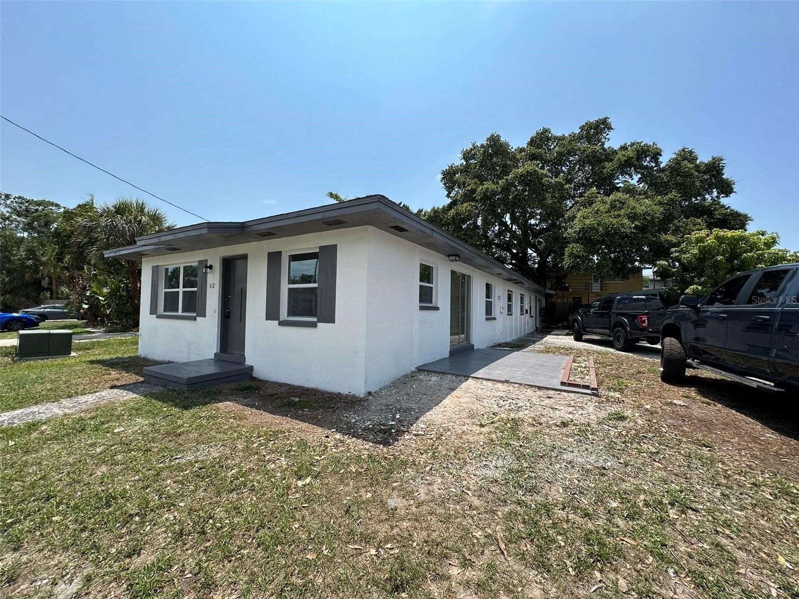 312 S BETTY LN