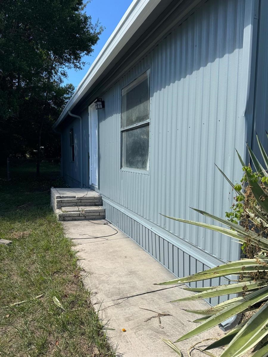535 SKYLINE DR W