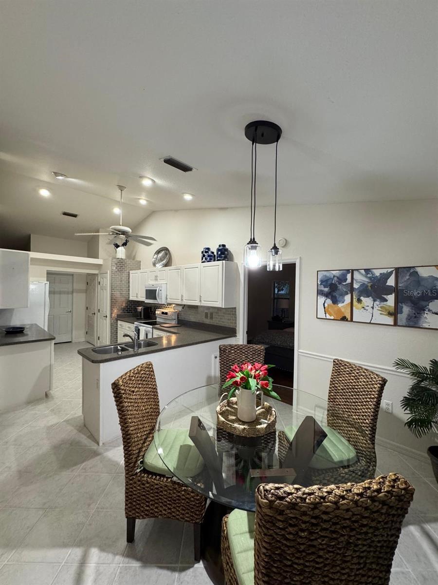 405 LAKE AUGUST DR