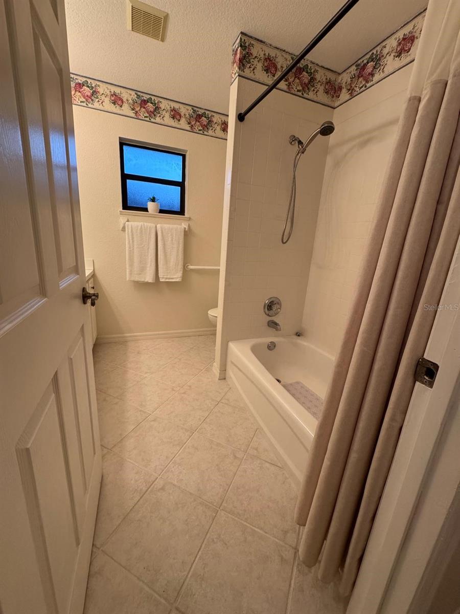 405 LAKE AUGUST DR