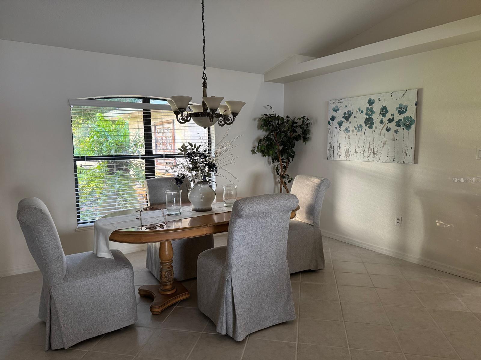 405 LAKE AUGUST DR