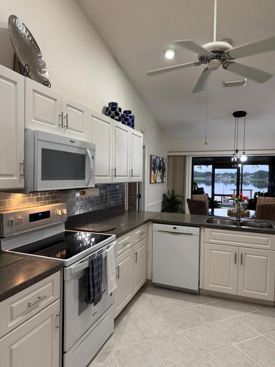 405 LAKE AUGUST DR