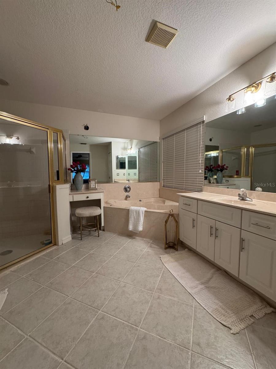 405 LAKE AUGUST DR