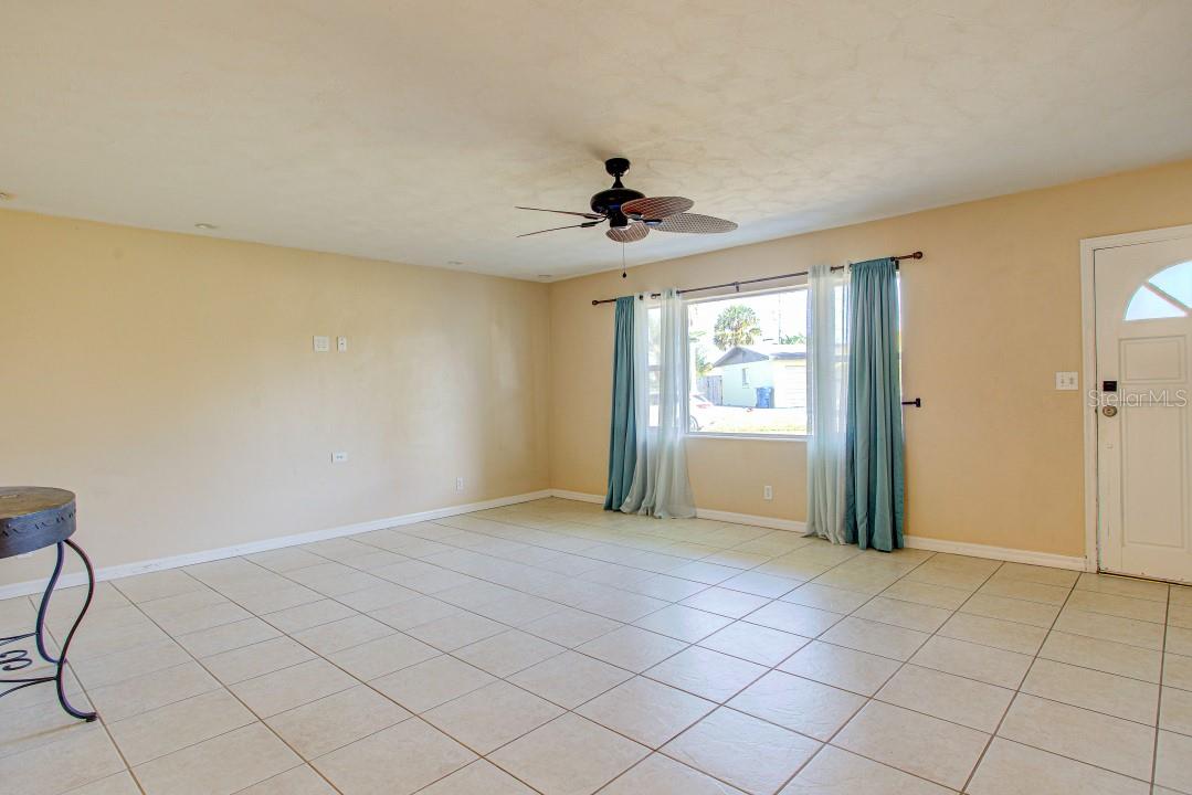 22 PLAZA DR