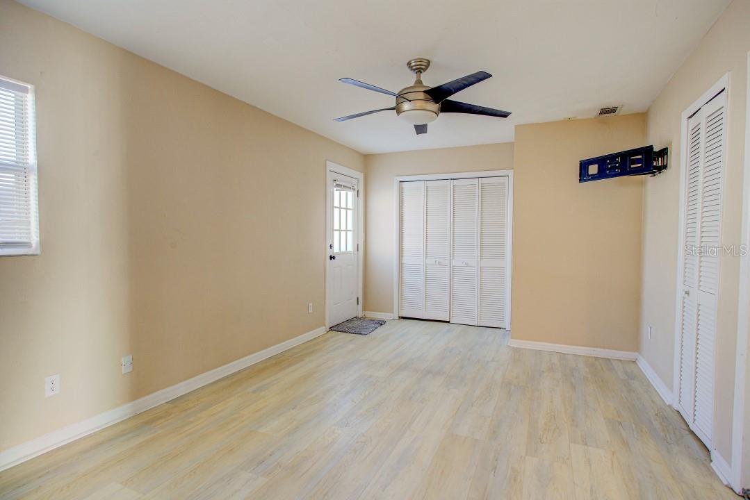 22 PLAZA DR