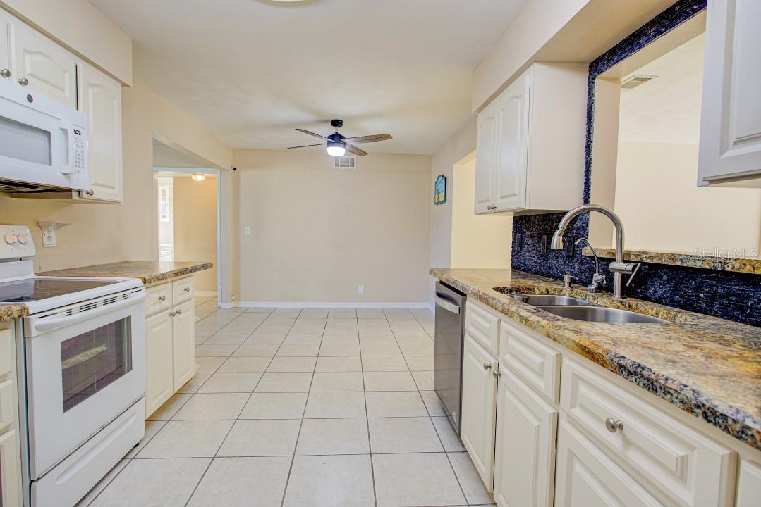 22 PLAZA DR