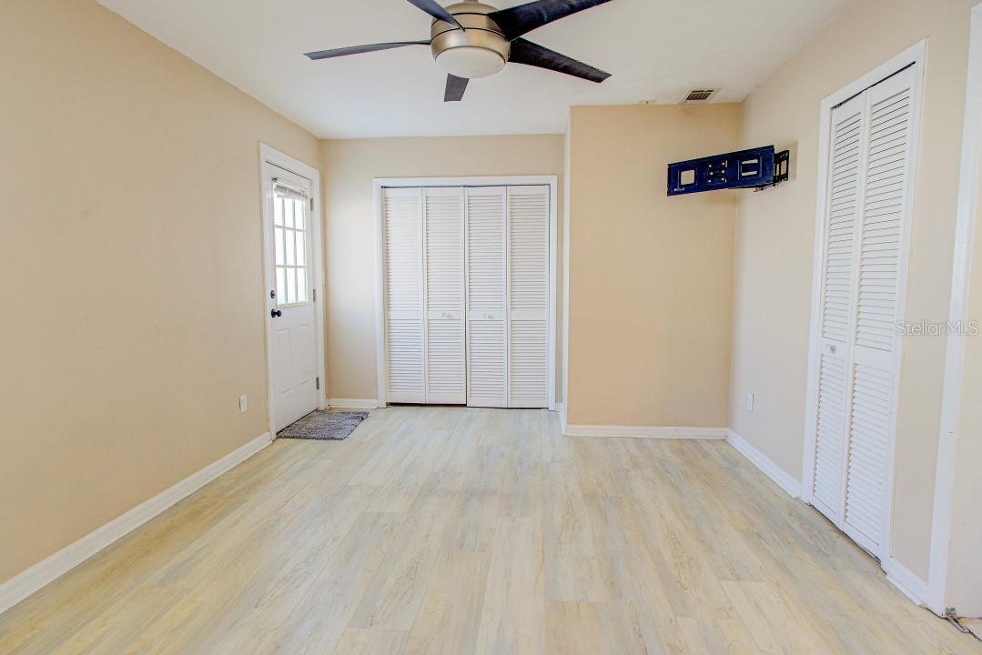 22 PLAZA DR