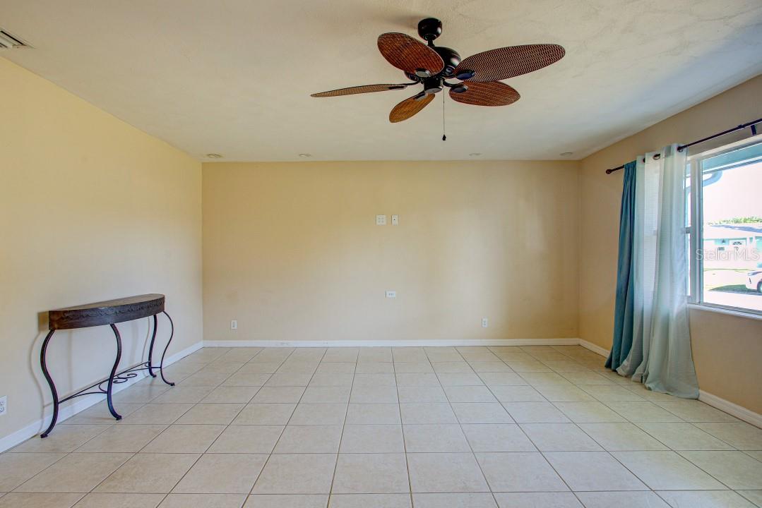 22 PLAZA DR