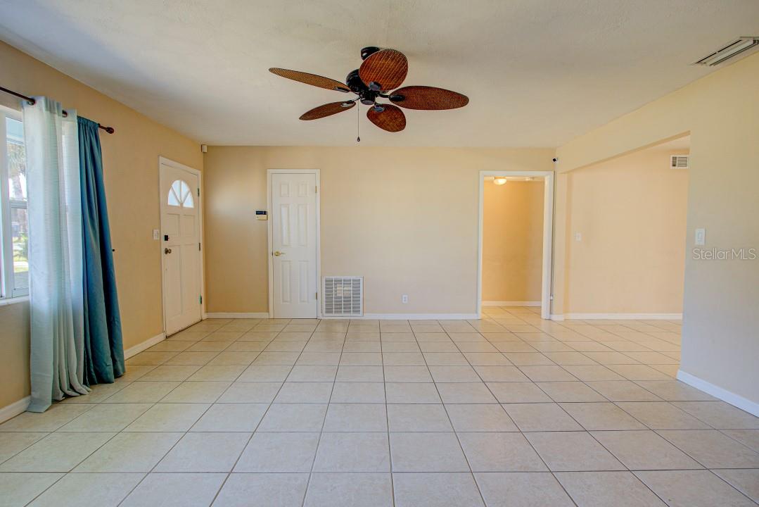 22 PLAZA DR