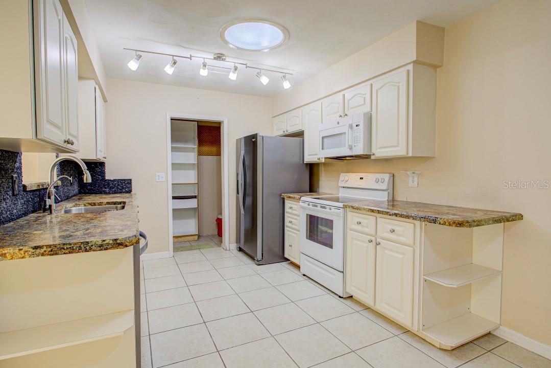22 PLAZA DR