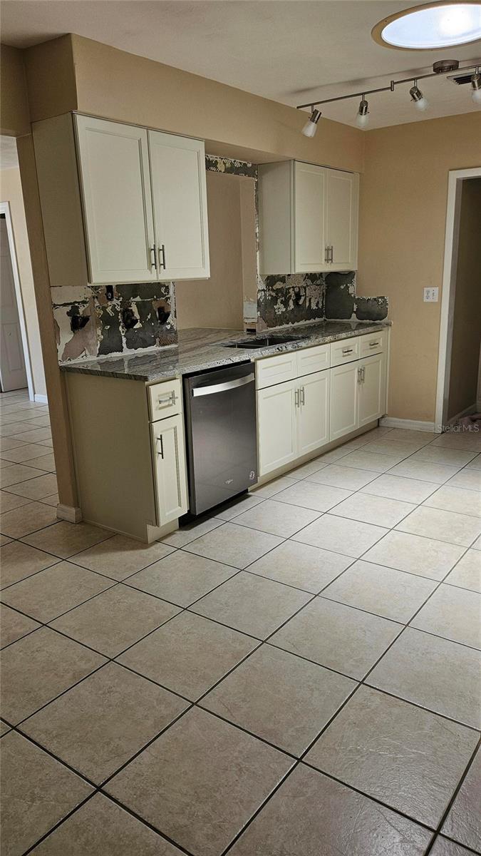 22 PLAZA DR