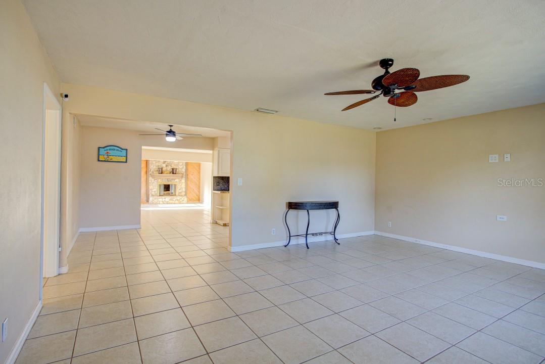 22 PLAZA DR