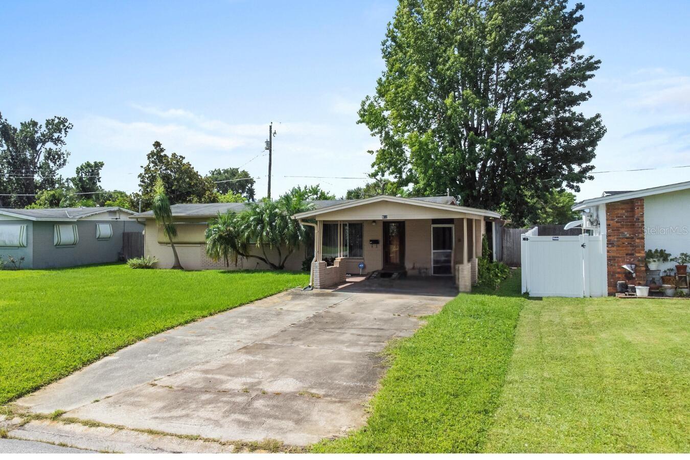 932 ROCK OAK DR