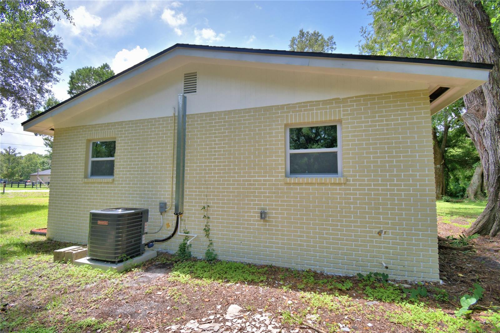 902 PALMER RD