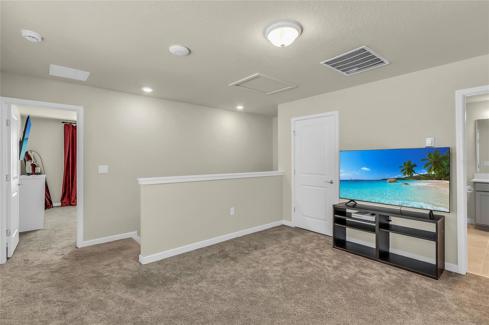 4087 ROAMING BROOK DR
