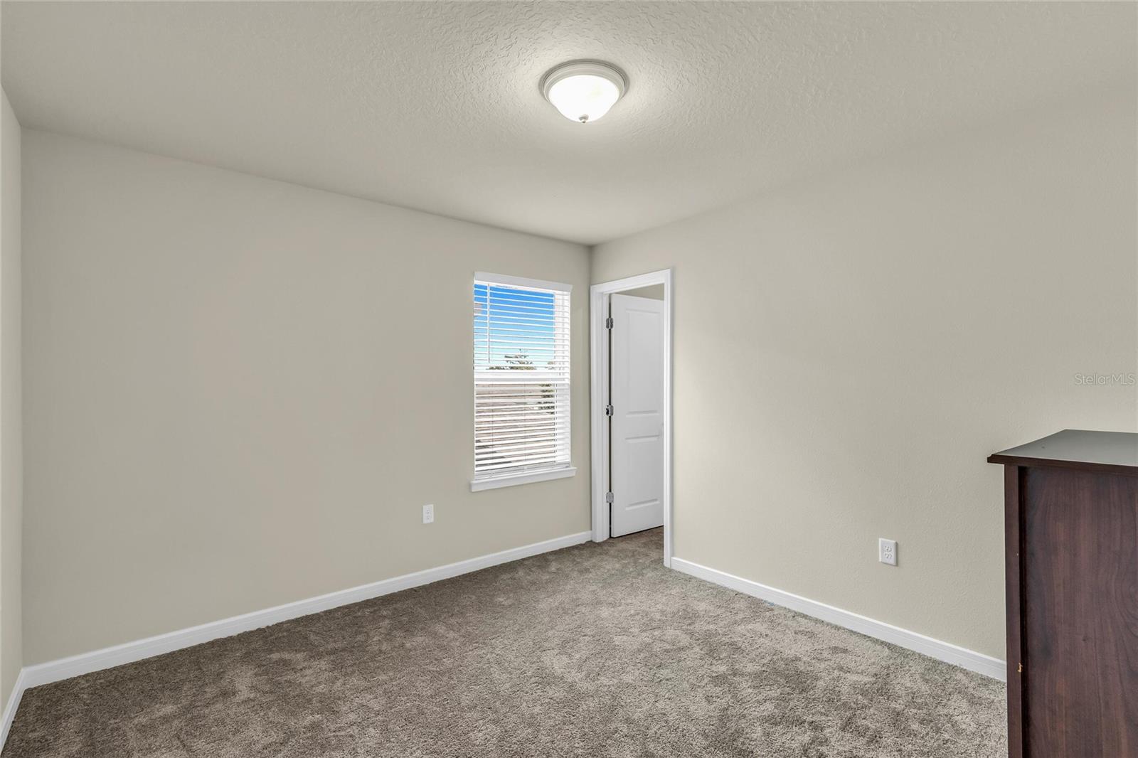 4087 ROAMING BROOK DR