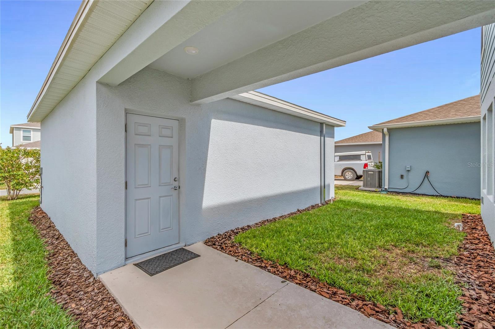 4087 ROAMING BROOK DR