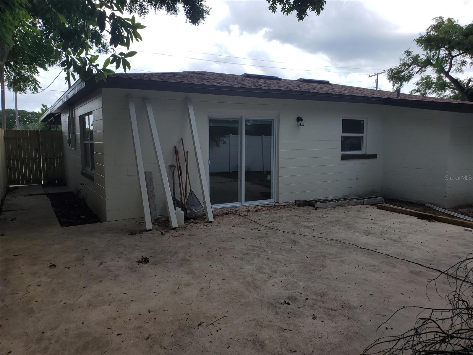 416 N POWERS DR