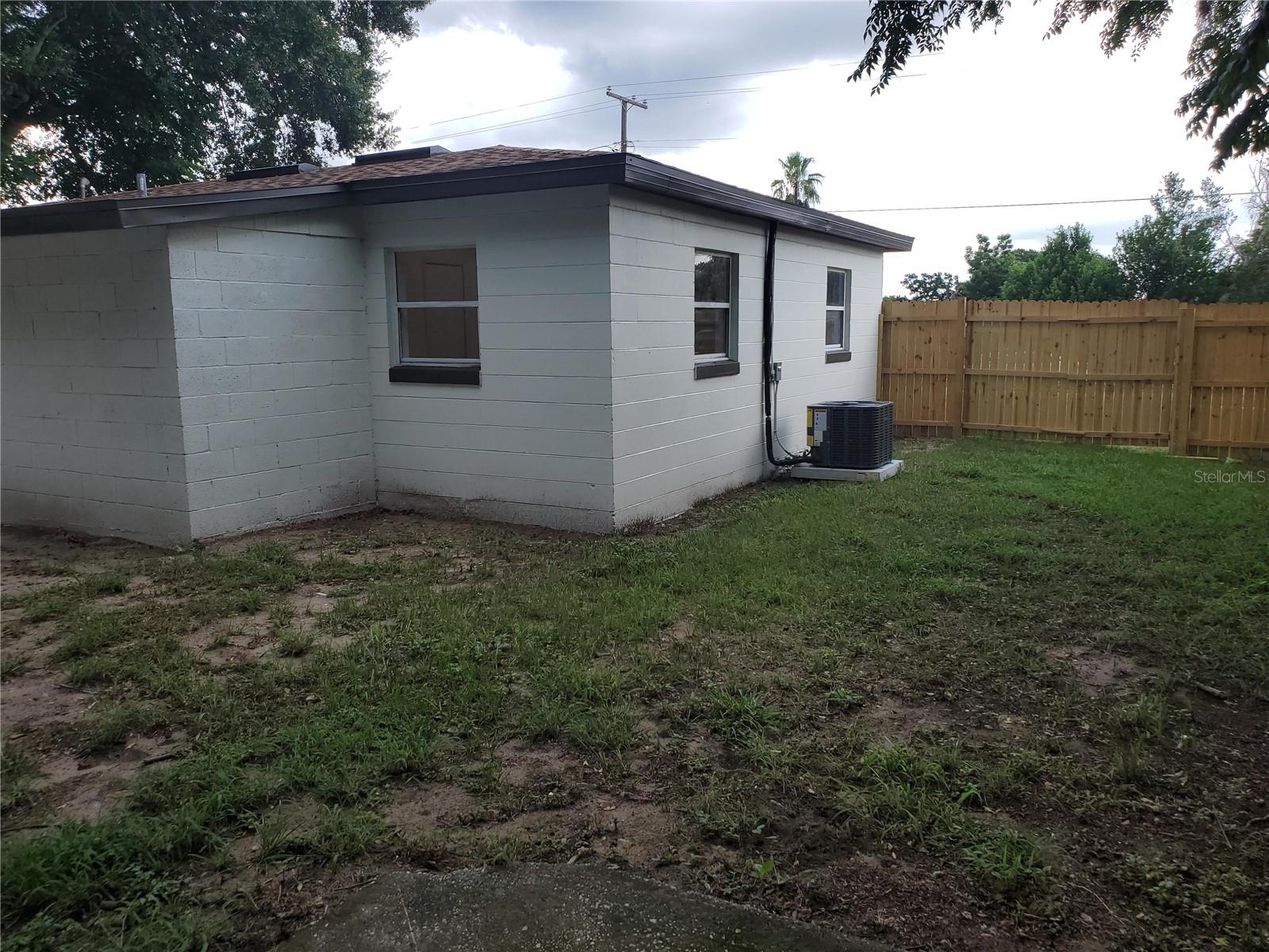 416 N POWERS DR